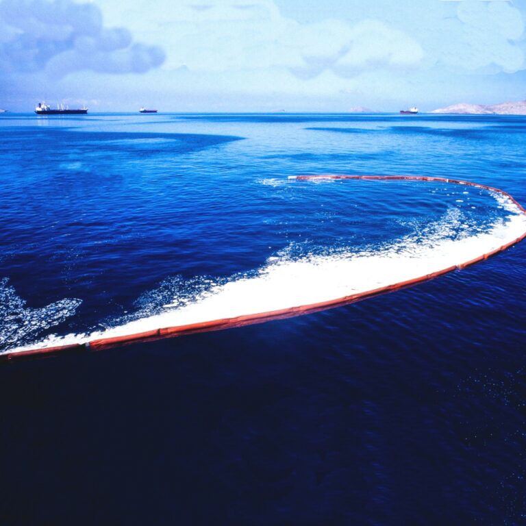 Composites for oil pollution capture on sea and land