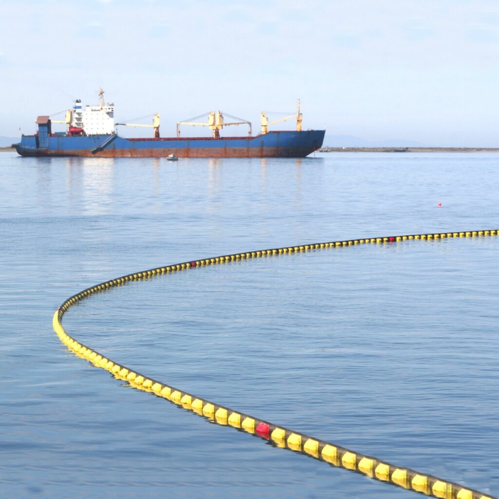 Composites for oil pollution capture on sea and land